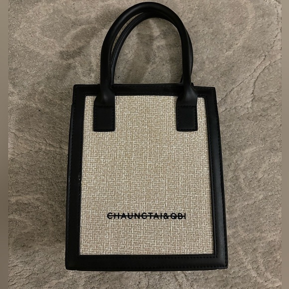 Handbags - Black & Cream Faux Leather & Raffia Purse